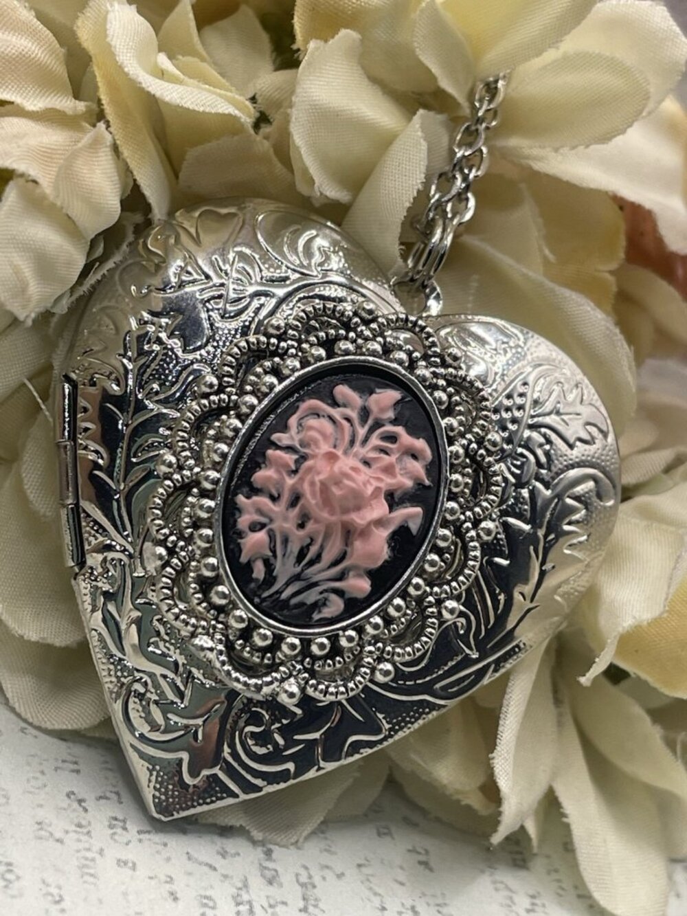 Necklace Silvertone Photo Locket Heart Cameo Cottage Pink Black Rose Bouquet